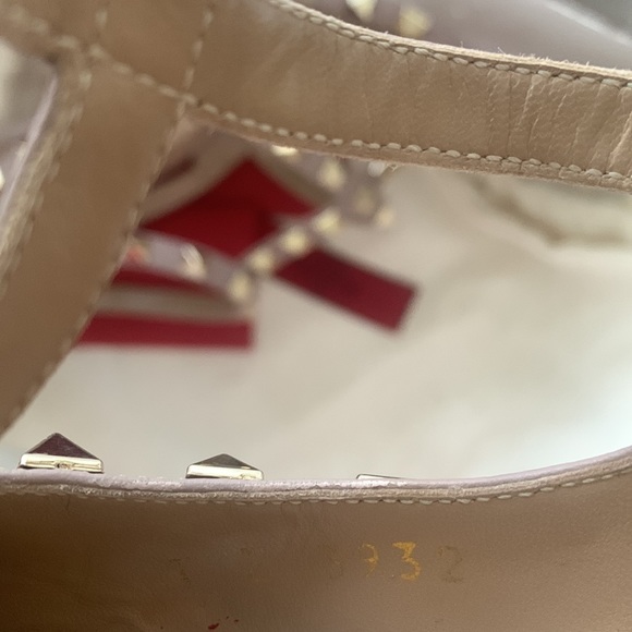 VALENTINO GARAVANI
Rockstud Patent Leather Ankle.
Strap Pumps - Picture 7 of 7